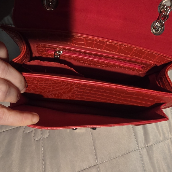 Red Croc-Embossed BAGLEY With Studs And Silver Shoulder Or Cross Body Chain - Picture 3 of 11